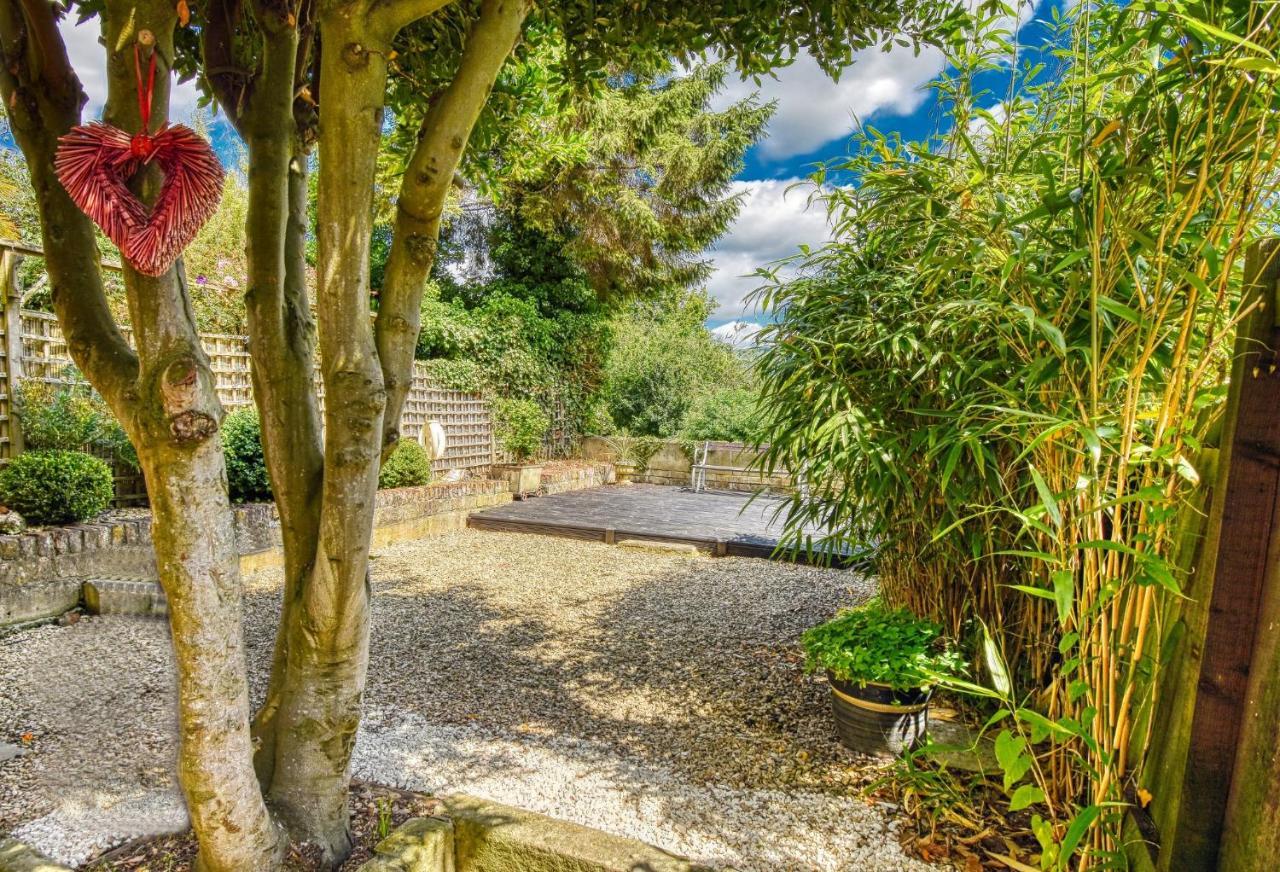 2 Bedroom In Centre With Garden & Free Parking