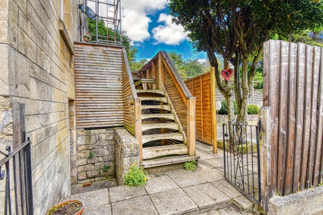 2 Bedroom In Centre With Garden & Free Parking *