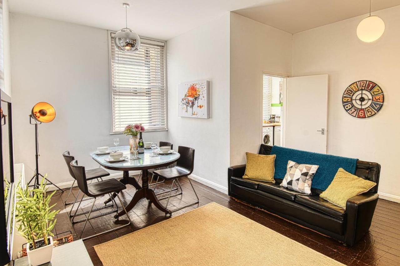 2 Bedroom In Centre With Garden & Free Parking * Bath
