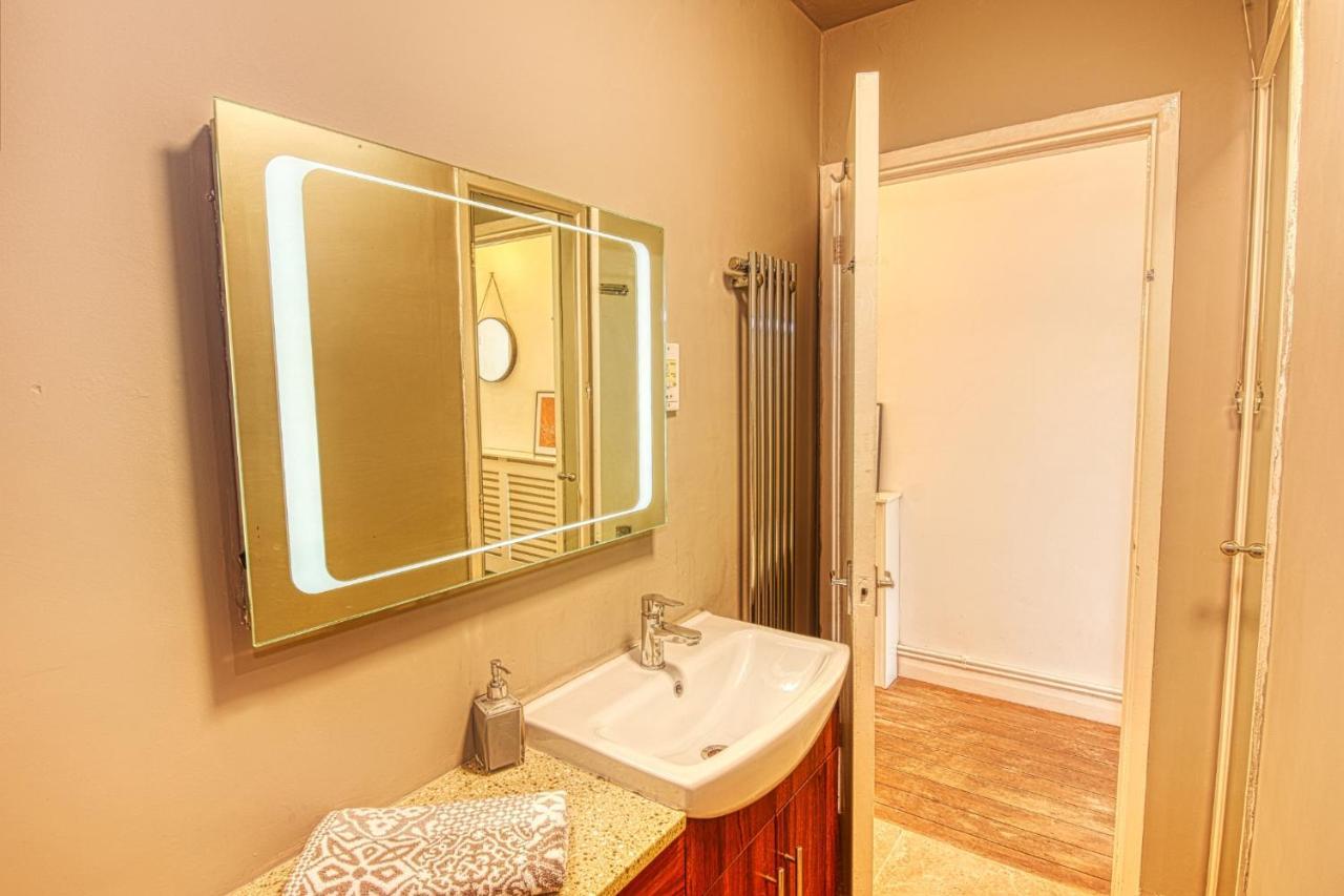 2 Bedroom In Centre With Garden & Free Parking Apartment Bath