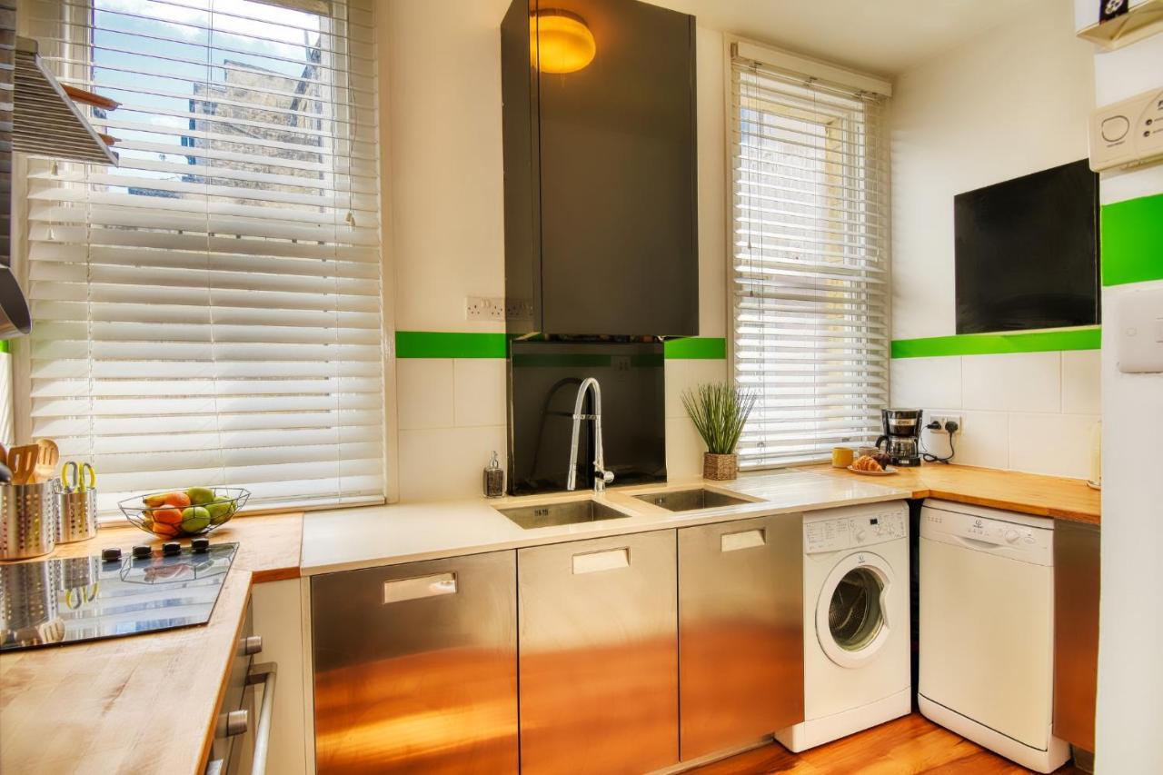 2 Bedroom In Centre With Garden & Free Parking Bath
