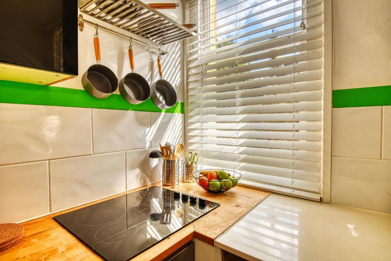 2 Bedroom In Centre With Garden & Free Parking Apartment *