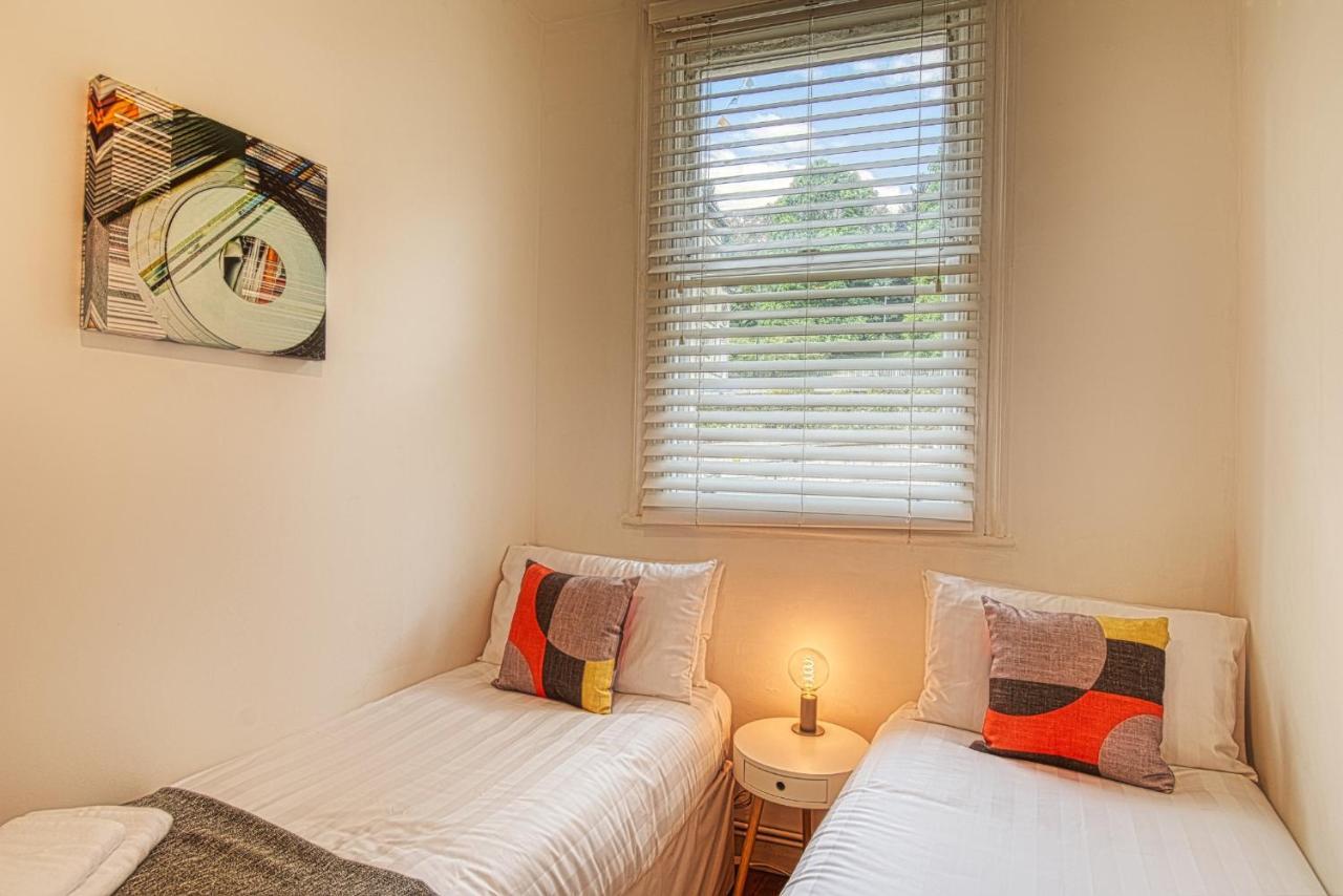 2 Bedroom In Centre With Garden & Free Parking Apartment