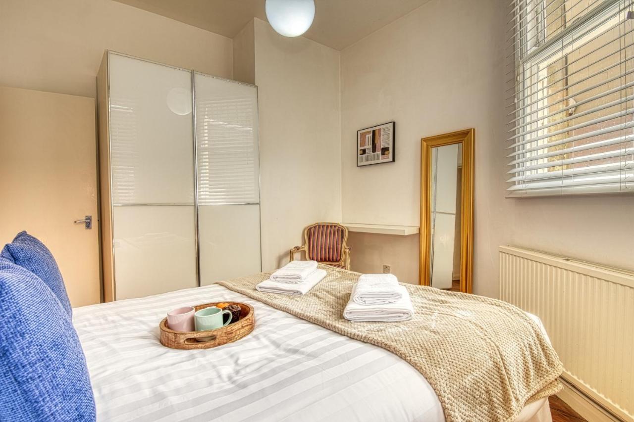 2 Bedroom In Centre With Garden & Free Parking Apartment