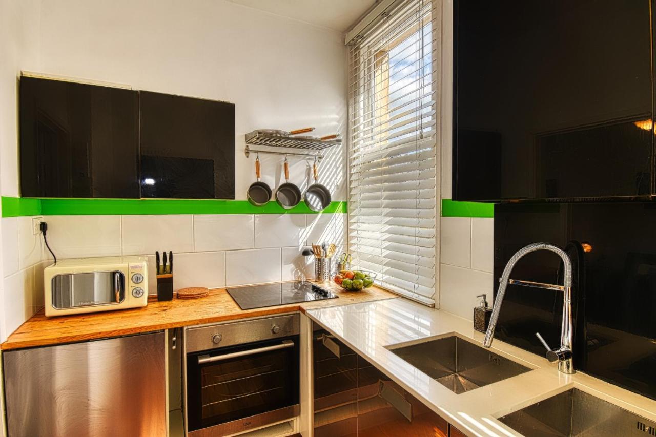 2 Bedroom In Centre With Garden & Free Parking *