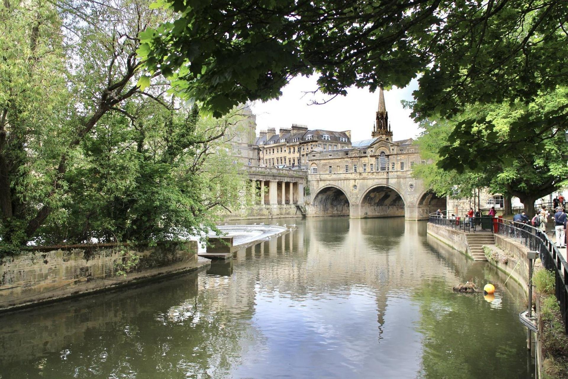 2 Bedroom In Centre With Garden & Free Parking Bath